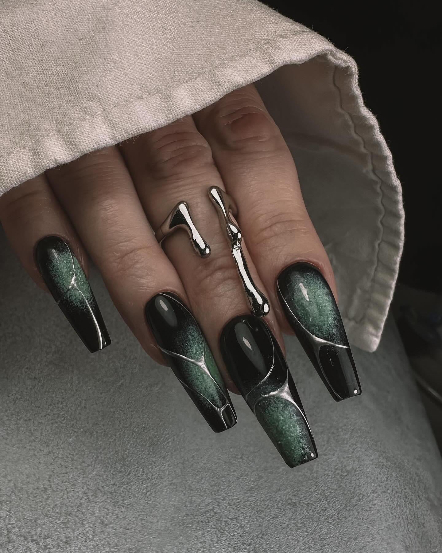 Metallic Nail art-geeli hopea