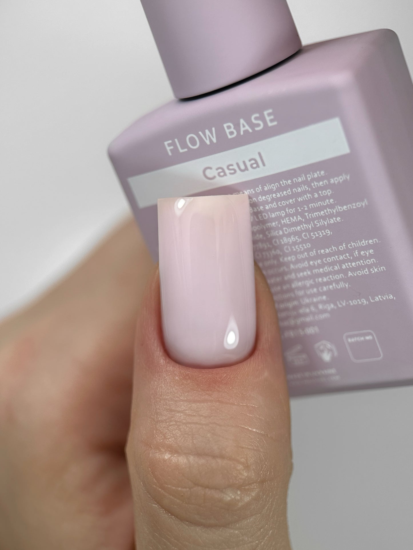 HEYLOVE Flow Base – Itsetasoittuva värillinen Rubber Base 15 ml | Casual